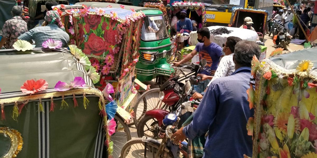 যানজটে নাকাল ময়মনসিংহ বিভাগীয় শহরের বাসিন্দারা