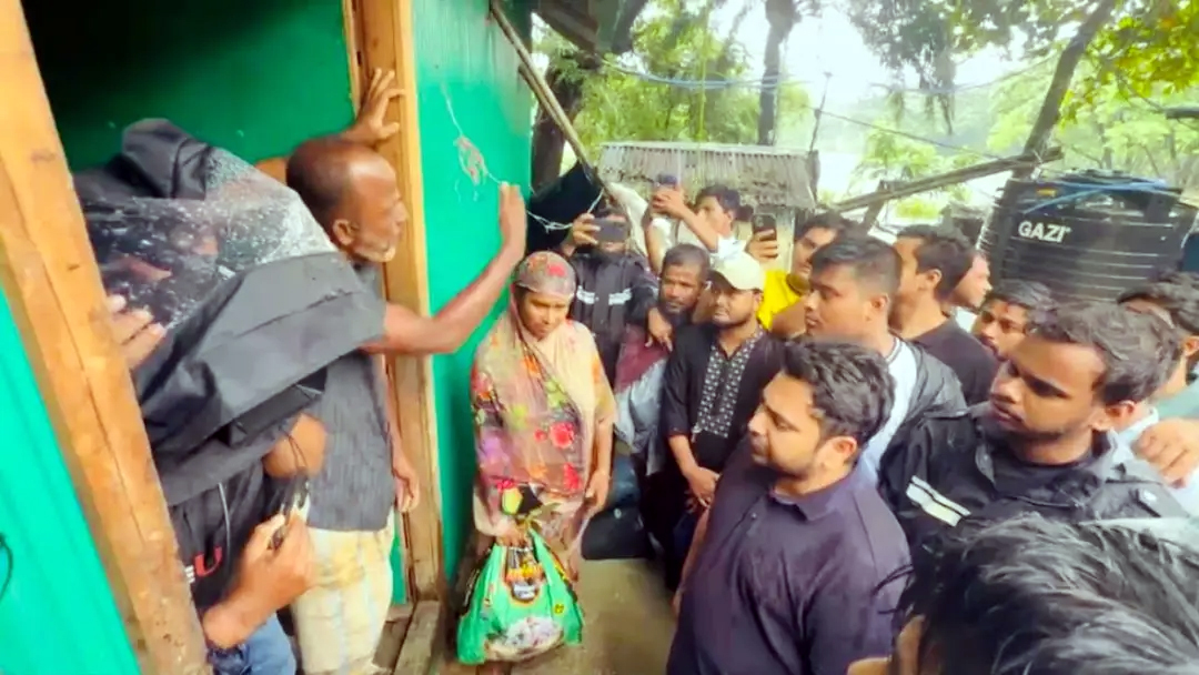 ‘বেড়িবাঁধ নিয়ে সংসদে কথা বলবেন’—নাহিদকে উদ্দেশ করে চট্টগ্রামের পানিবন্দিরা