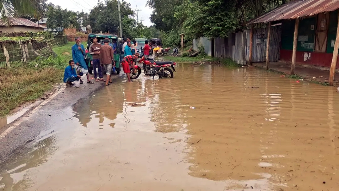 দ্বিতীয় দিনের মতো বন্ধ সাজেক সড়ক,পানিবন্দি ২০ হাজার মানুষ
