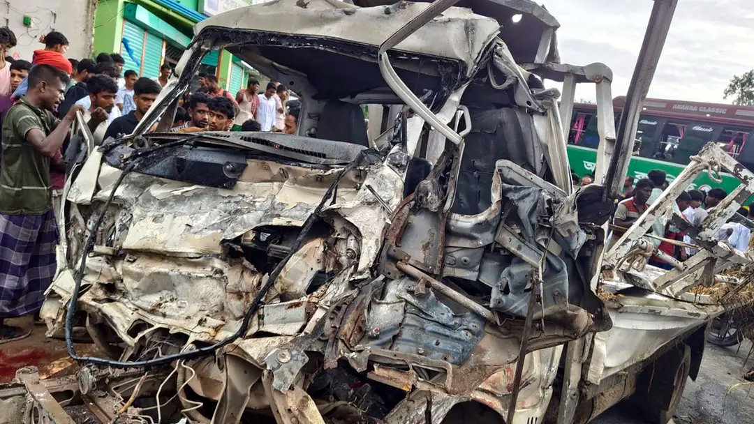 কিশোরগঞ্জে যাত্রীবাহী বাস-গরুভর্তি পিকআপের সংঘর্ষে ৩ জন নিহত