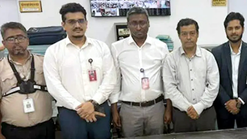 বিমানবন্দরে ফলের ক্যারেটে লুকানো ছিল ১৬ কেজি স্বর্ণ