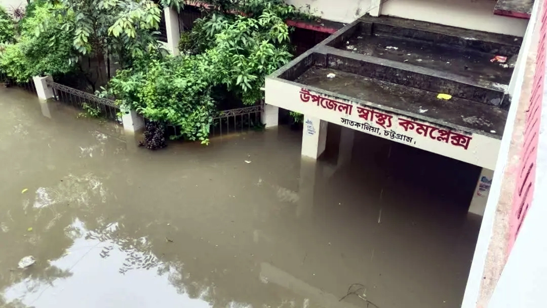 টানা বর্ষণে চট্টগ্রামের সাতকানিয়া-বাঁশখালির বন্যা পরিস্থিতির আরও অবনতি