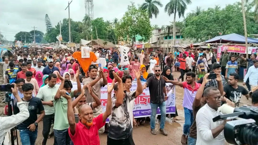 ভিডিও বিতর্কের জেরে এমপি নজরুলের বিরুদ্ধে শ্যামনগরে বিক্ষোভ