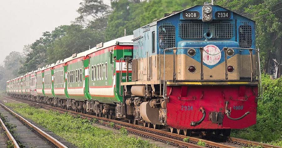 ৮ ঘণ্টা পর রাজশাহীর সঙ্গে সারা দেশের রেল চলাচল শুরু