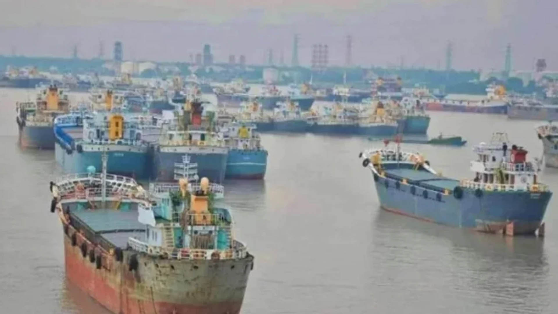 বন্দরের জাহাজ থেকে ১০ কোটি টাকার মাল লুট!