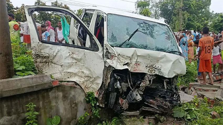 কনে নিয়ে ফেরার পথে মাইক্রোবাস খাদে, শিশুসহ নিহত ২