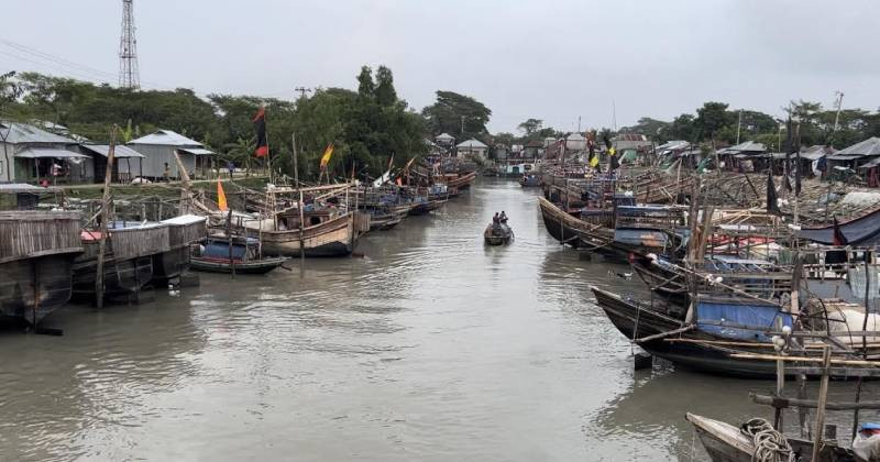 জেলেদের গভীর সাগরে যেতে নিষেধ