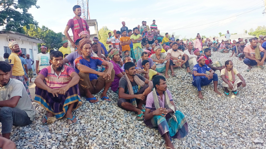 বুড়িমারী বন্দর থেকে মুখ ফেরাচ্ছেন পাথর ব্যবসায়ীরা