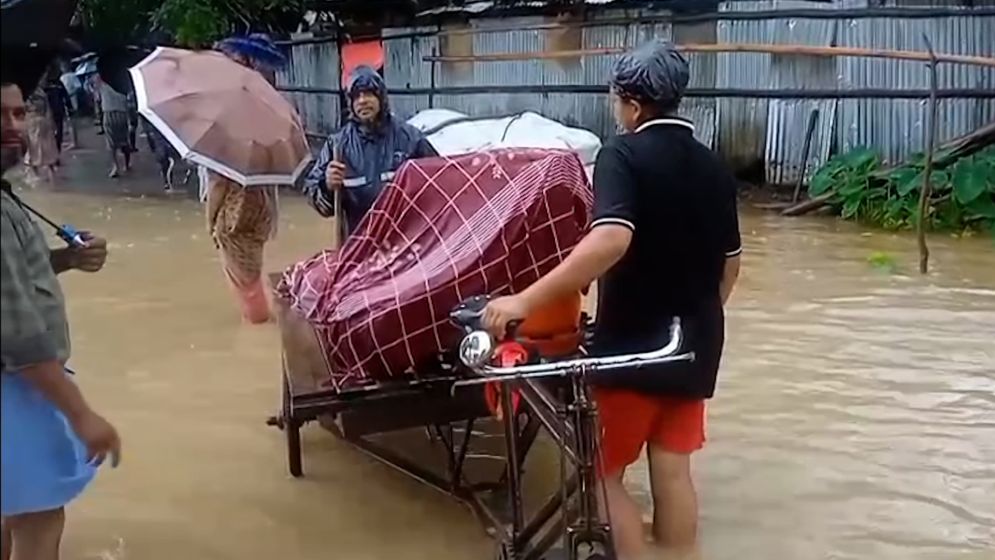 টানা বৃষ্টি ও পাহাড়ি ঢলে বিপর্যস্ত পার্বত্য জেলা ও কক্সবাজার,বেড়েছে প্রাণহানি 