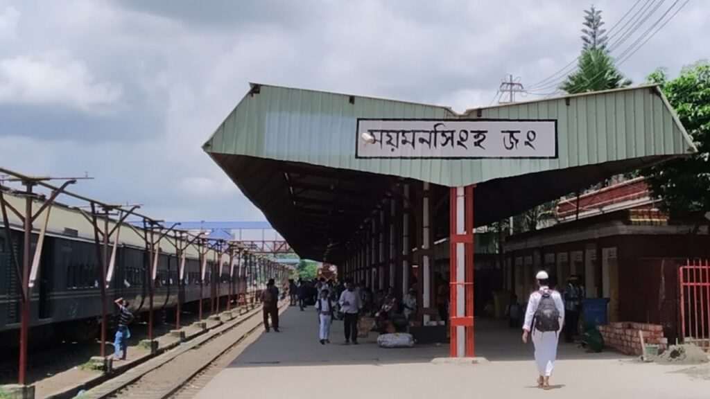ময়মনিসংহ রেলস্টেশনে টাকা ছাড়া খোলে না বিশ্রামাগারের তালা, ‘জিম্মি’ যাত্রীসেবা