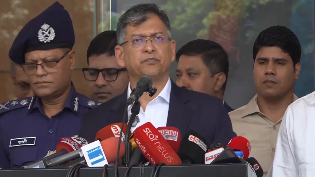 অস্ত্র উদ্ধারের তথ্য দিলে ২ লাখ টাকা পর্যন্ত পুরষ্কার দেয়া হবে: স্বরাষ্ট্রমন্ত্রী