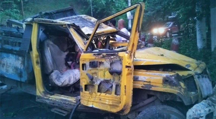 মানিকছড়িতে পিকআপভ্যান উল্টে নিহত ৪