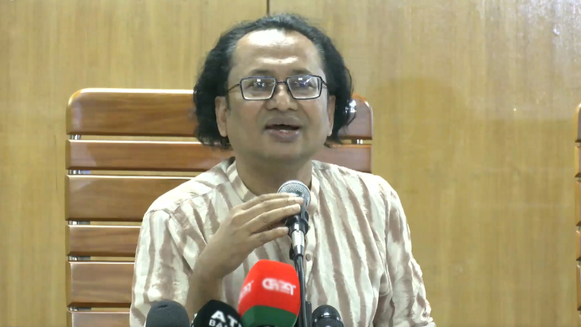 শেখ হাসিনার বক্তব্য প্রচার করলে ব্যবস্থা নেবে সরকার