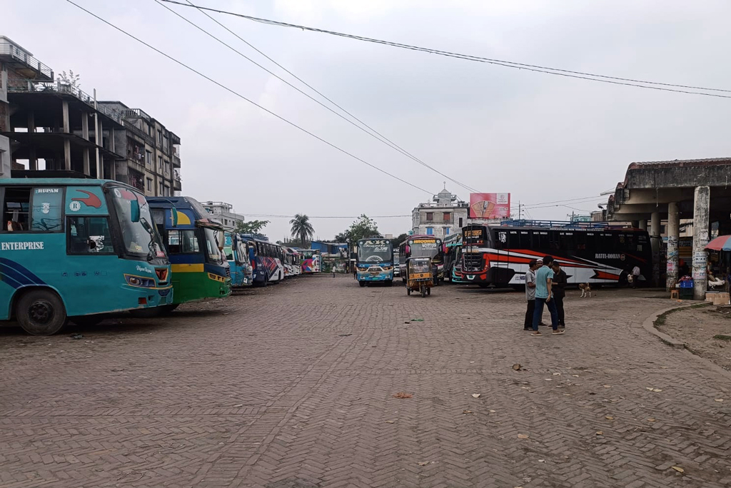 বরিশাল থেকে সব রুটে যান চলাচল বন্ধ