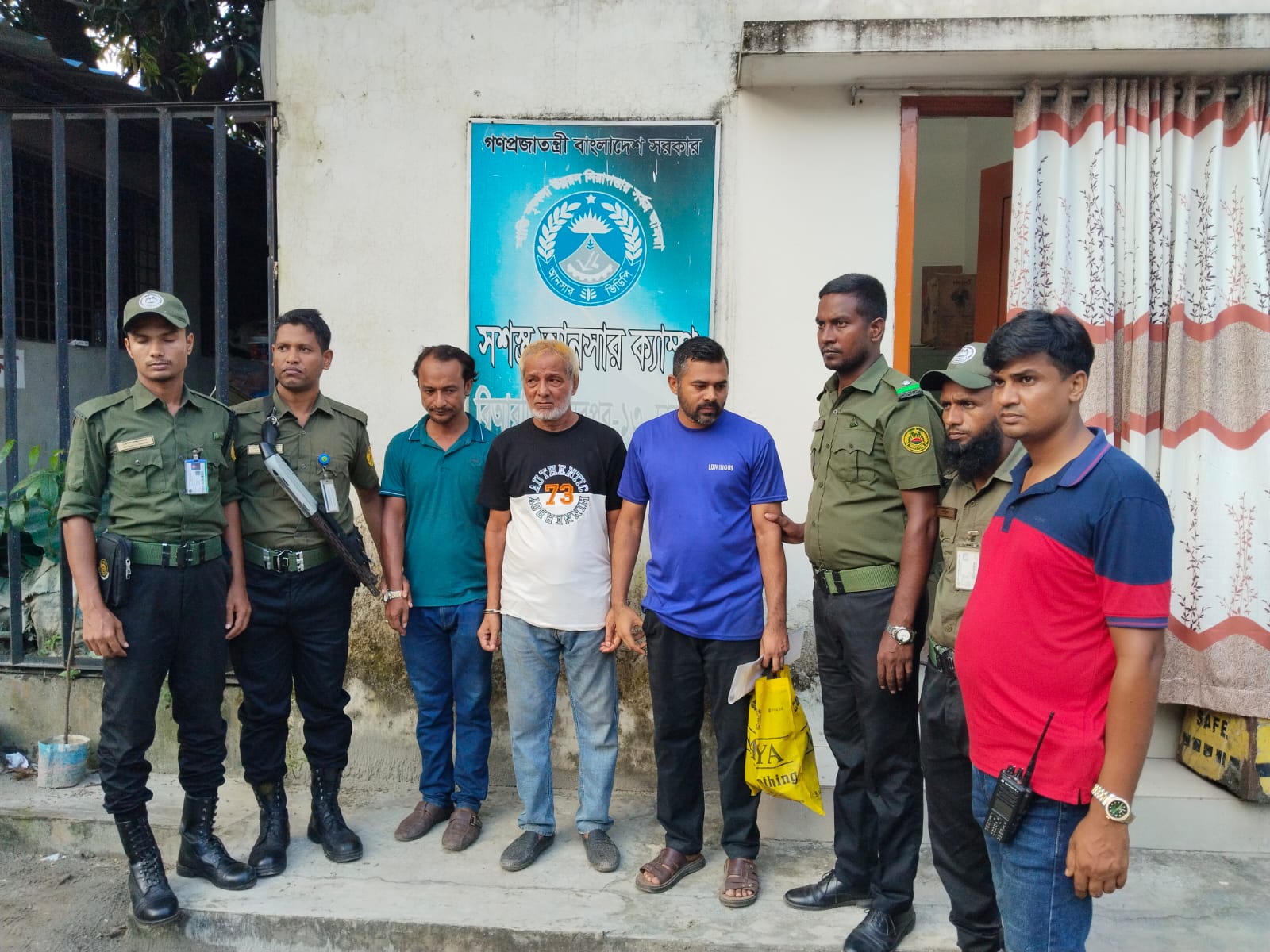 মিরপুর বিআরটিএ'তে ভ্রাম্যমাণ আদালতের অভিযান, ৬ দালালকে শাস্তি