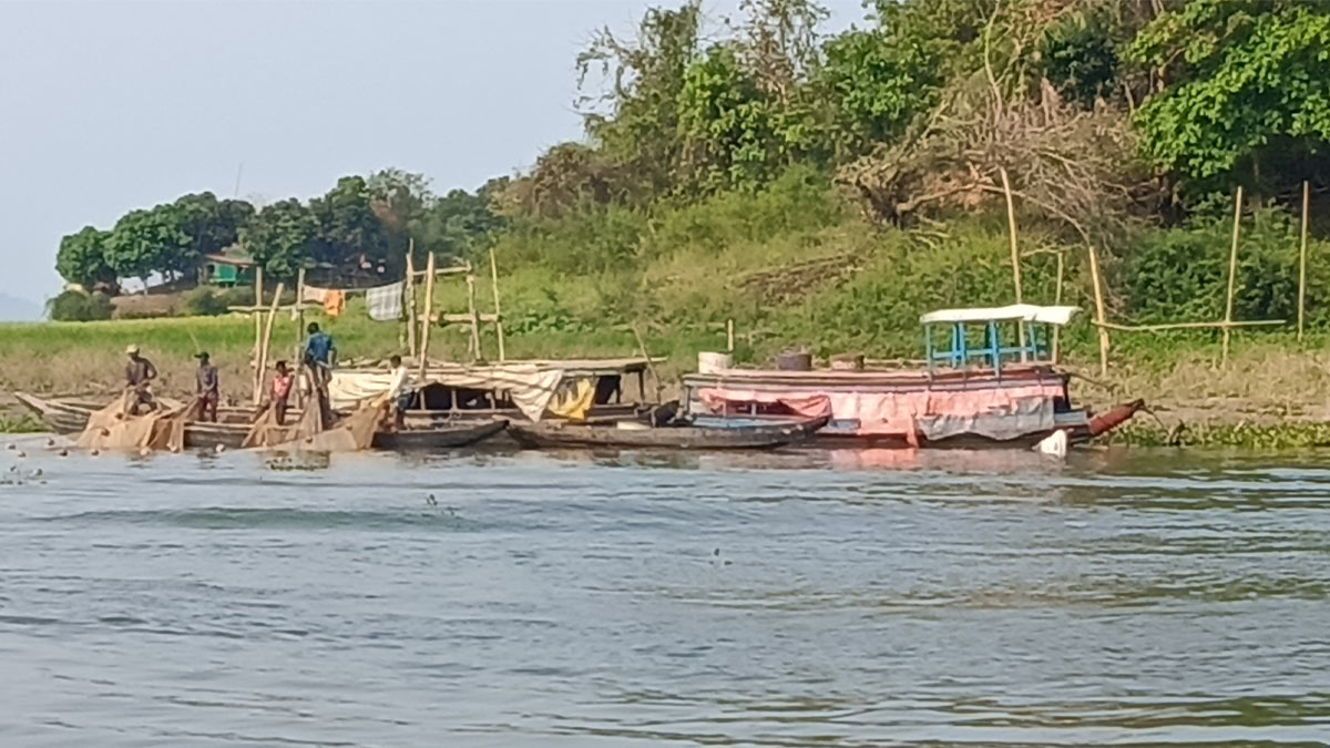 কাপ্তাই হ্রদে মাছ শিকারের নিষেধাজ্ঞা প্রত্যাহার