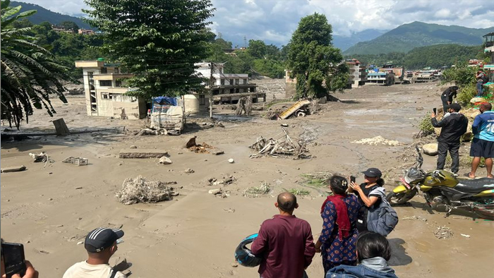 নেপাল-তিব্বতে আকস্মিক বন্যায় নিখোঁজ বেড়ে ১ হাজার ৩৮৪