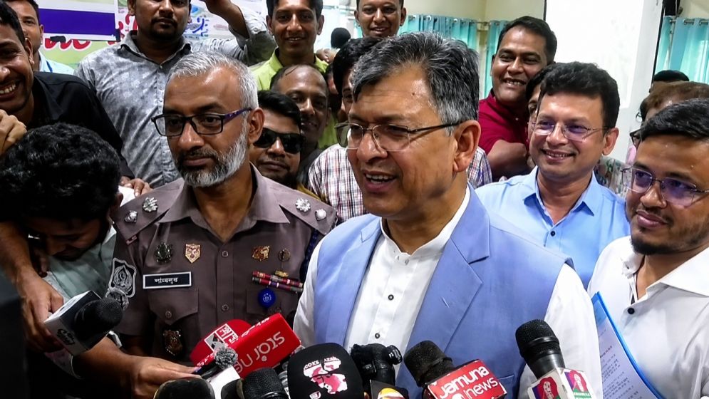 কিসের হাসিনা! মাঝেমধ্যে শুধু আওয়াজ-টাওয়াজ শোনা যায়