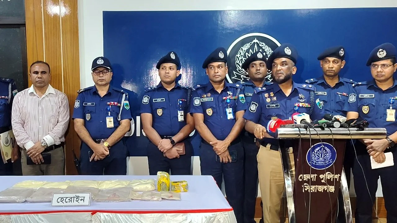 ট্রাক থামিয়ে তল্লাশি, মিললো ৪ কোটি টাকার হেরোইন