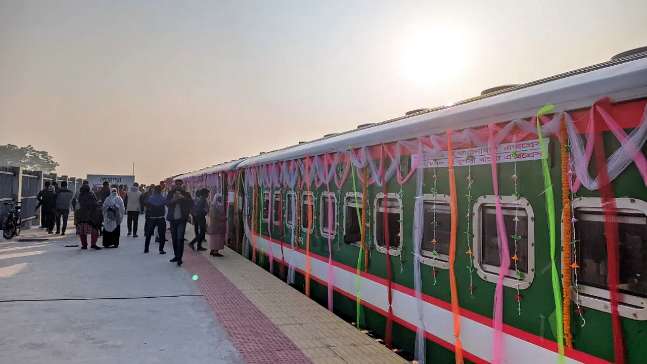 ঢাকা-পাবনা ও খুলনা রুটে চলেবে নতুন ট্রেন, চালু হচ্ছে বন্ধ স্টেশন