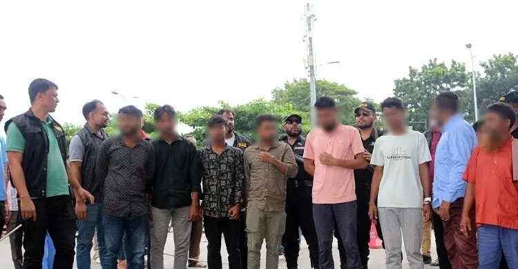 দ্রুত পাসপোর্ট করে দেওয়ার নামে প্রতারণা,৫ দালালের শাস্তি