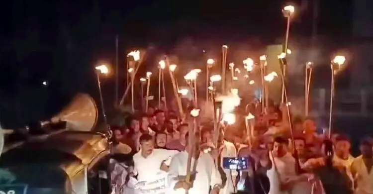 চট্টগ্রামে বিলের মাঝে রাতে আওয়ামী লীগের মশাল মিছিল