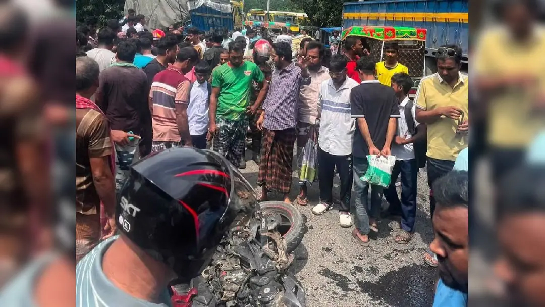শিবগঞ্জে ট্রাক-মোটরসাইকেলের সংঘর্ষে দুইজন নিহত