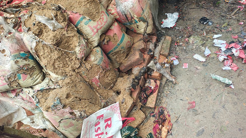 বরিশালে বোমাসদৃশ বস্তুর বিস্ফোরণে দগ্ধ ৩