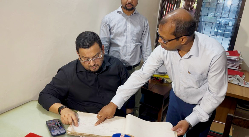 নারায়ণগঞ্জ ভূমি অফিস আকস্মিক পরিদর্শনে প্রতিমন্ত্রী, অফিসে নেই অধিকাংশ কর্মকর্তা
