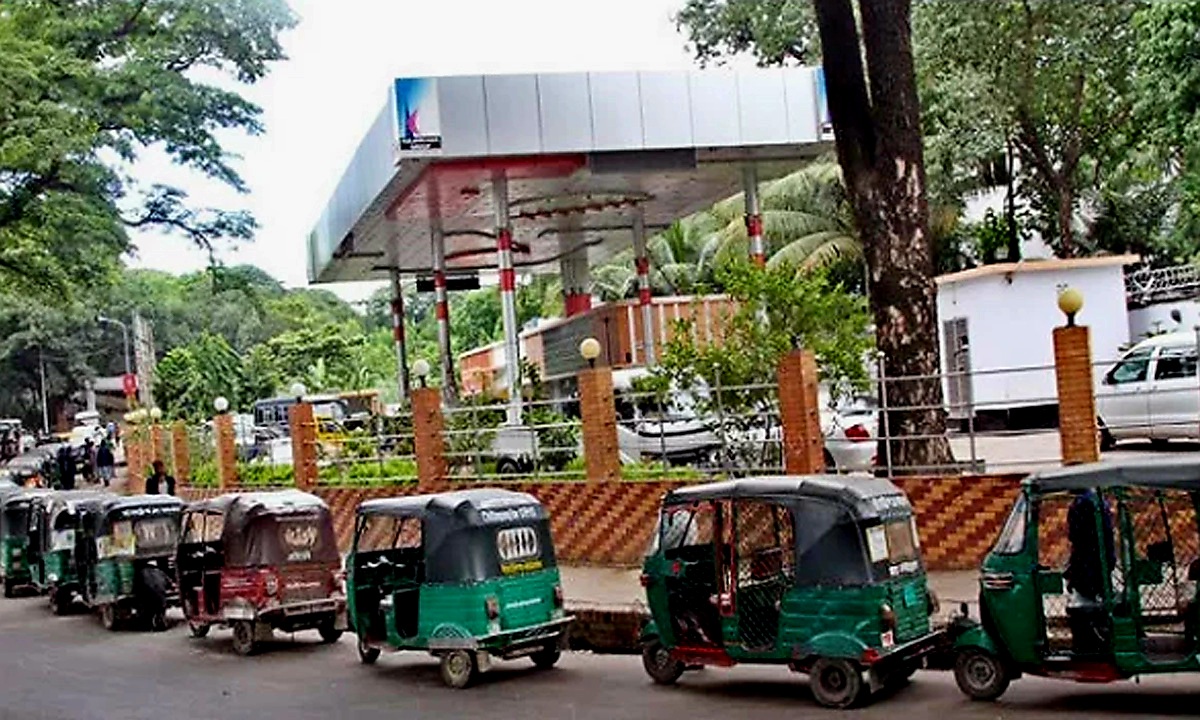 ১০০ টাকা ঘুষ দিলে মিলে মাত্র ১২০ টাকার গ্যাস!