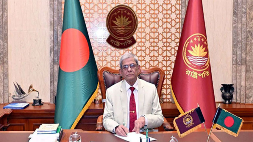 বঙ্গভবনে দাপ্তরিক কার্যক্রম শুরু করলেন রাষ্ট্রপতি মির্জা ফখরুল