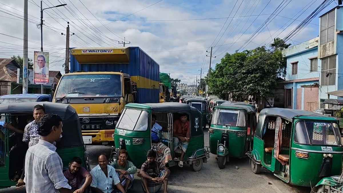 জামালপুর-টাঙ্গাইল-ঢাকা মহাসড়কে চালকদের অবরোধ