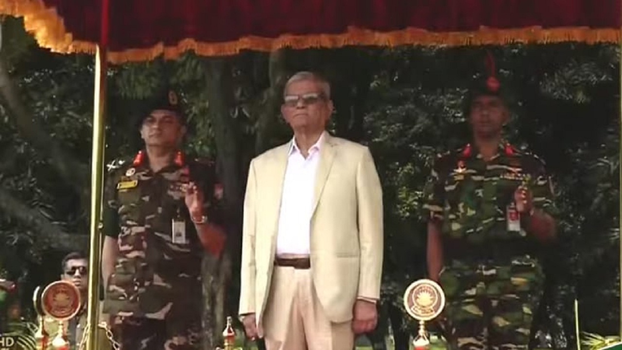 বঙ্গভবনে রাষ্ট্রপতি মির্জা ফখরুল ইসলাম,দেওয়া হলো গার্ড অব অনার