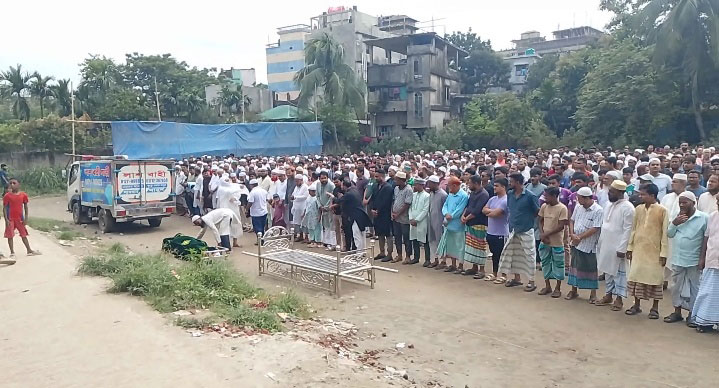 কলকাতায় অগ্নিকাণ্ডে নিহত বাবুর দাফন সাভারে সম্পন্ন