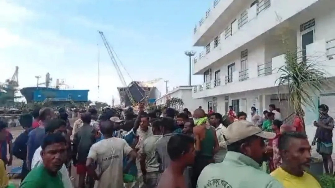 সীতাকুণ্ডে শিপইয়ার্ডে দুর্ঘটনায় মৃতের সংখ্যা বেড়ে ৫