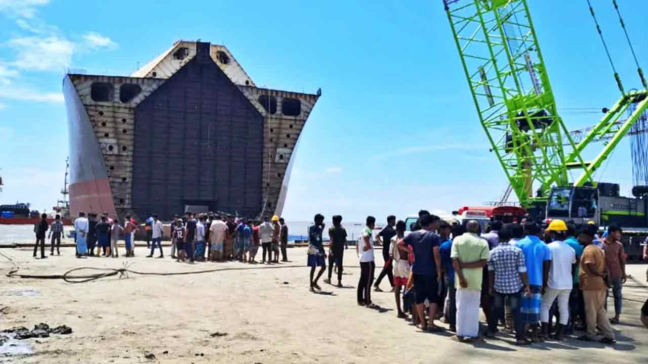 ফেরদৌস স্টিল শিপ ব্রেকিং ইয়ার্ডের লাইসেন্স বাতিল চায় বেলা