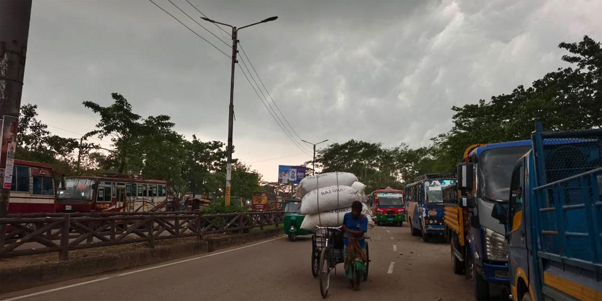 সারা দেশে অতি ভারী বর্ষণের আভাস, নদীবন্দরে সতর্কসংকেত