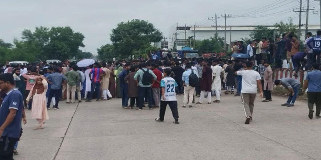 কুমিল্লায় অবরোধ প্রত্যাহার, যান চলাচল শুরু