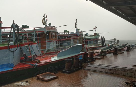 দৌলতদিয়া-পাটুরিয়া নৌ রুটে লঞ্চ চলাচল বন্ধ