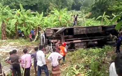 গোপালগঞ্জে যাত্রীবাহী বাস খাদে পড়ে নিহত ৩