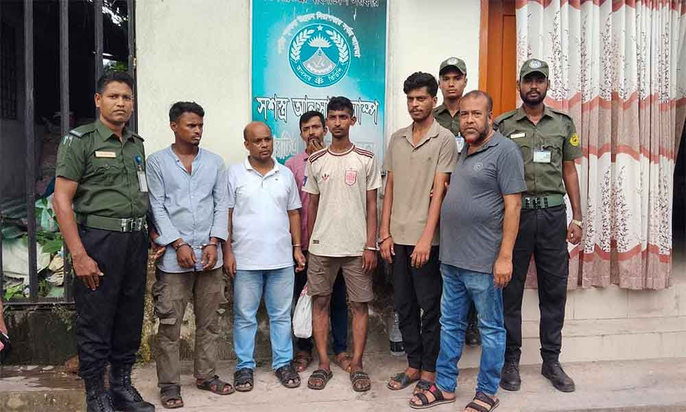 মিরপুর বিআরটিএতে ভ্রাম্যমাণ আদালতের অভিযান, পাঁচ দালালের শাস্তি