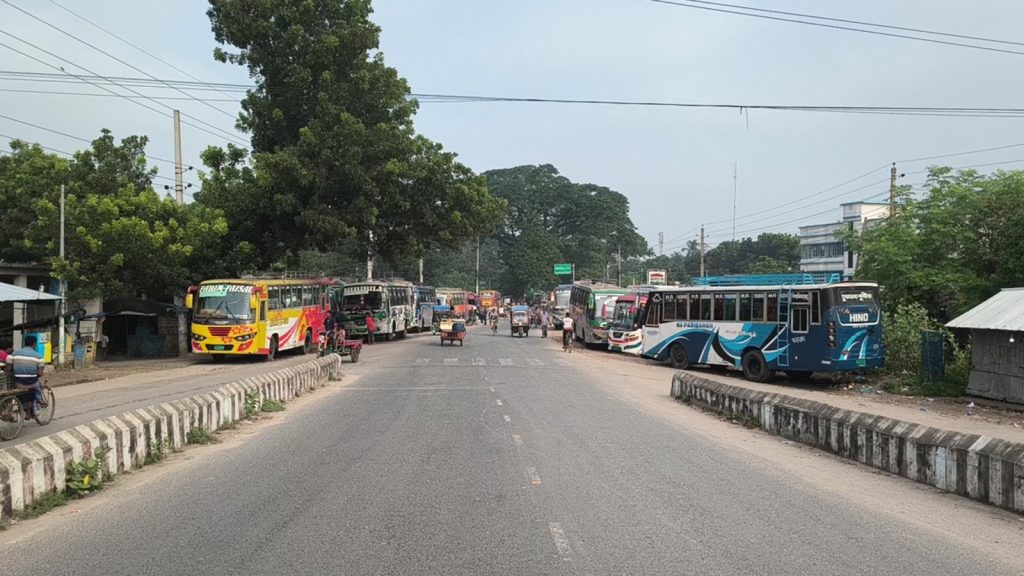 চুয়াডাঙ্গায় ৫ রুটে অনির্দিষ্টকালের বাস ধর্মঘট, কাল থেকে বন্ধ দূরপাল্লারও