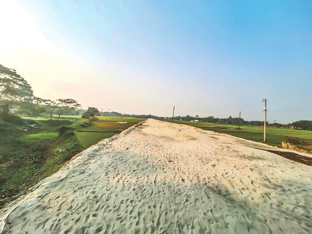 নবীনগর-আশুগঞ্জ সড়ক উন্নয়ন প্রকল্প: ভুলের মাশুল গুণতে হচ্ছে ১৮৩ কোটি