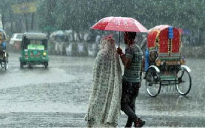 হঠাৎ বৃষ্টিতে ভিজলো রাজধানী, ভ্যাপসা গরমে মিলেছে স্বস্তি