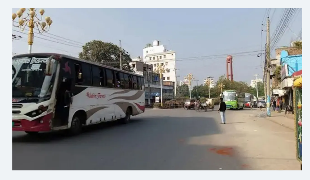 ৩০ ঘণ্টা পর রাজশাহী-নাটোর হয়ে বাস চলাচল শুরু