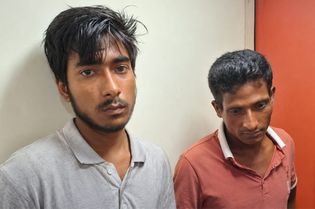 চলন্ত ট্রেন থেকে রাবি স্টেশনে পাথর নিক্ষেপের ঘটনায় আটক ৩