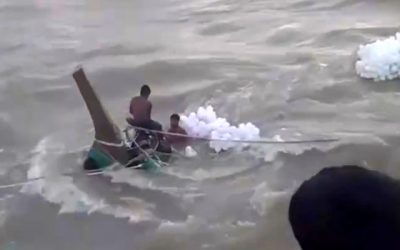 বঙ্গোপসাগরে ঢেউয়ের আঘাতে ‘এফবি মায়ের দোয়া’ নিখোঁজ, জীবিত উদ্ধার ১৪ জেলে