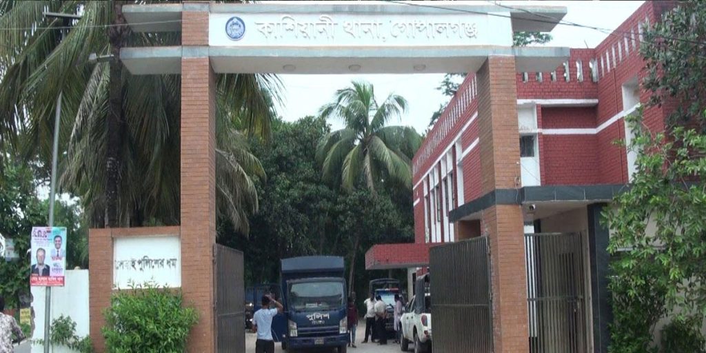 কাশিয়ানীতে তেলবাহী নসিমন খাদে পড়ে চালক নিহত