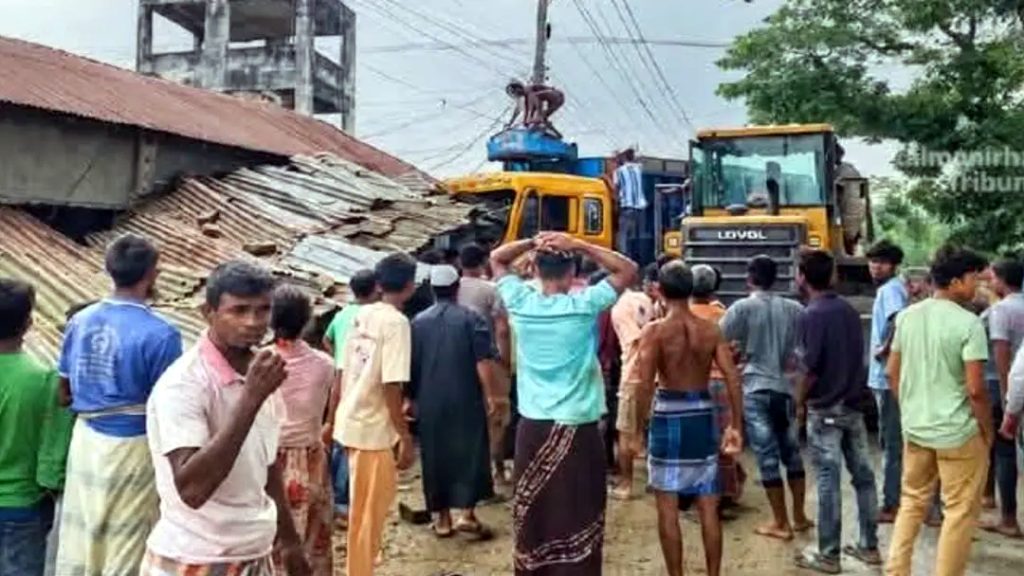 লালমনিরহাটে অটোরিকশাকে ট্রাকের চাপায় নিহত ৩, আহত ৭