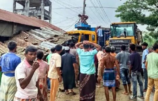 লালমনিরহাটে অটোরিকশাকে ট্রাকের চাপায় নিহত ৩, আহত ৭